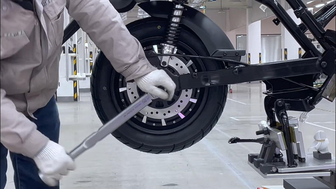 Ator motor factory OEM  Découvrez l’usine de production haute performance d’ATOR, un site de fabrication de 3 700 m² alliant innovation et précision. Grâce à notre ligne d’assemblage AGV intelligente et à nos 56 installations de production avancées, chaque moto est conçue avec une exigence absolue de qualité et d’efficacité.
